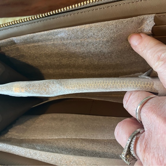 Burberry Checkered Beige and Pink Wallet NEW - Picture 3 of 4